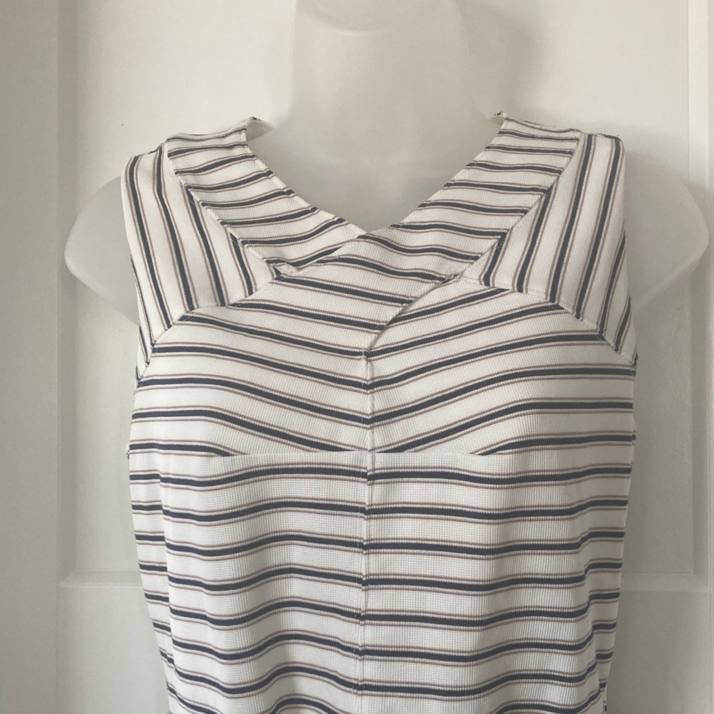 Navy and White Striped Sleeveless Midi Dress 👗,size-4P, lined, belted - Picture 3 of 12